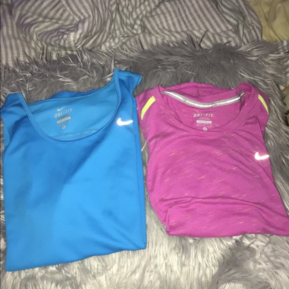 4 Nike shirts - Picture 2 of 3